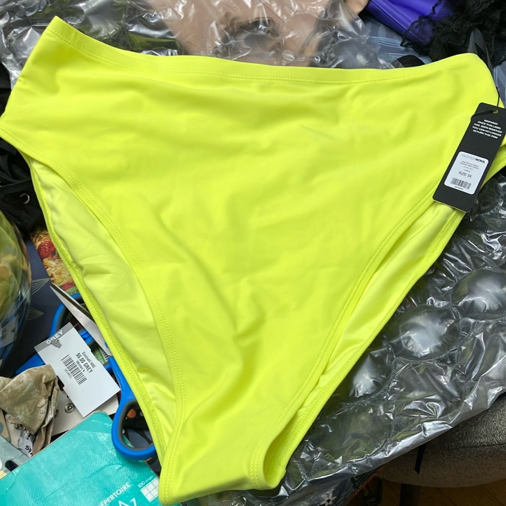Nice yellow bathing suit bottoms! New.. bought in error at Goodwill.